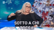 mara-venier-sotto-a-chi-tocca.gif